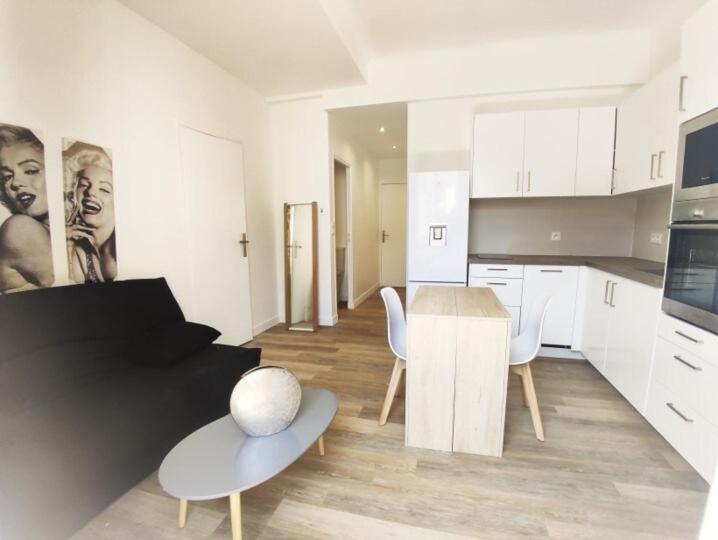 2pieces - 1 - Port De - Balcon * Nizza